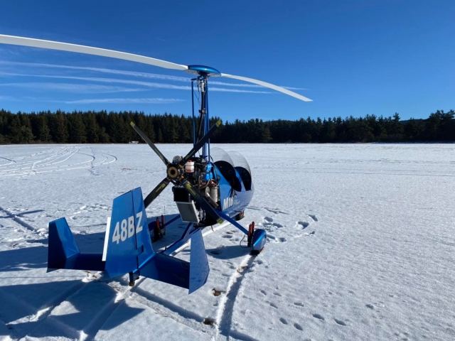  Autogiro en una pista nevada