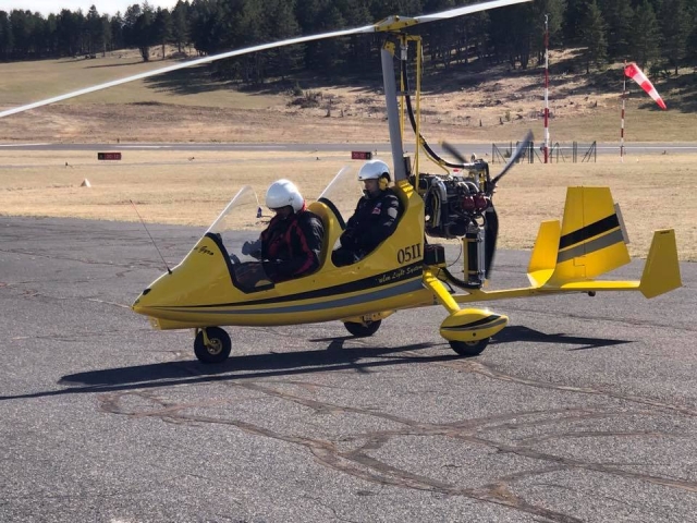  Piloto y su pasajero a bordo 
