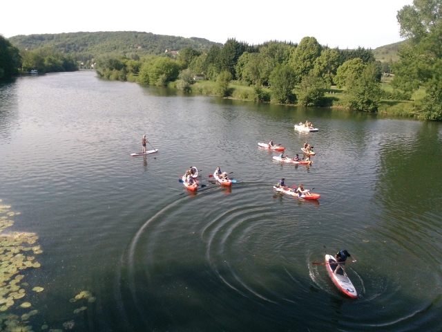Descenso en remo con amigos
