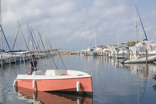 Su barco eléctrico 