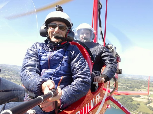  Piloto y su pasajero 