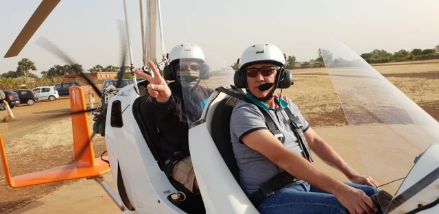 De regreso después de 45 minutos de vuelo