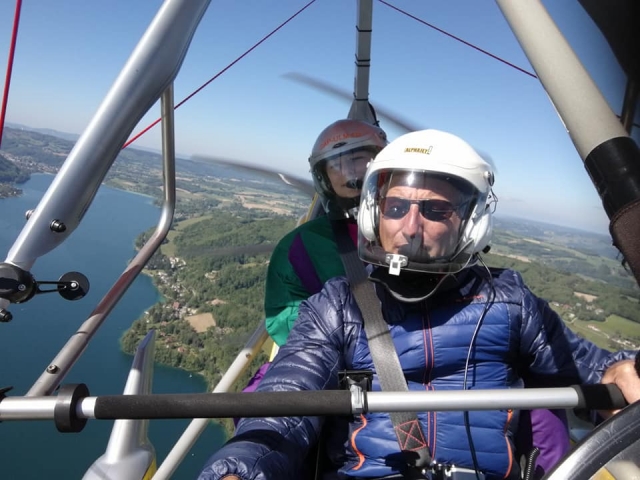 Piloto de su pasajero en pleno vuelo
