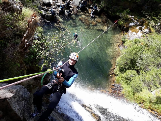  Descenso en tirolesa al cañón 