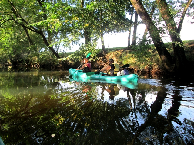  Pbaños en canoa por parejas. 