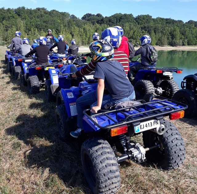  Equipo en el inicio de su jornada de cuatrimoto quad