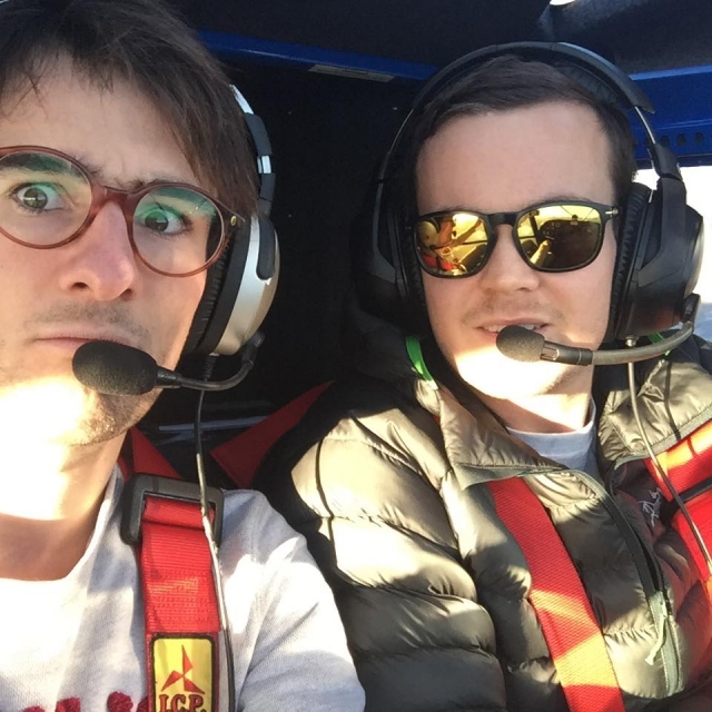 En compañía de su instructor 