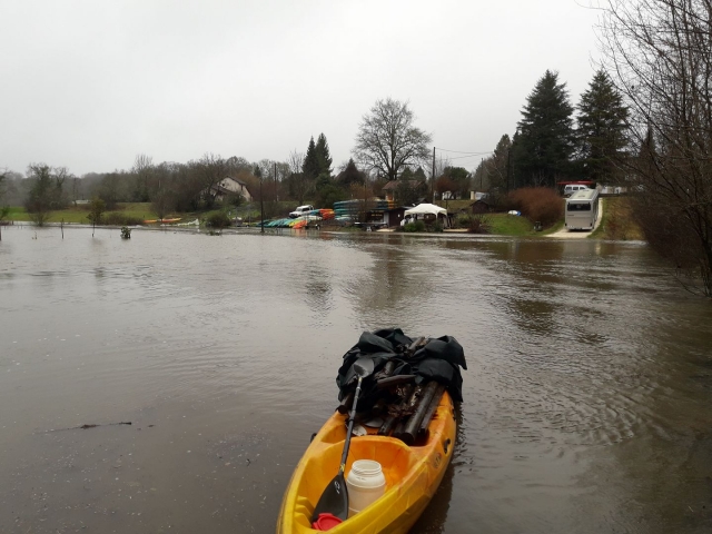  Descubrimiento de la Dordoña en canoa 