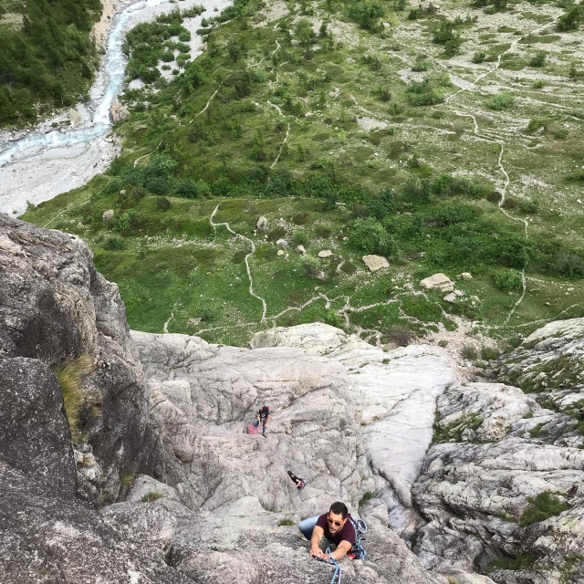 Via corda al borde del agua 