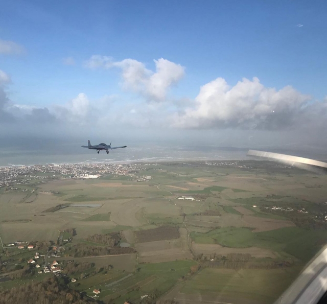  Vuelo en avioneta sobre el acompañante