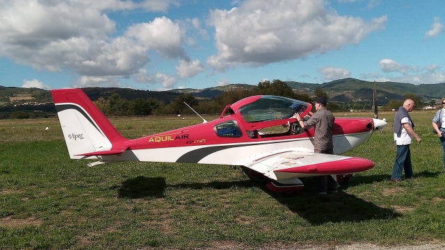  Avión esperando a su pasajero 