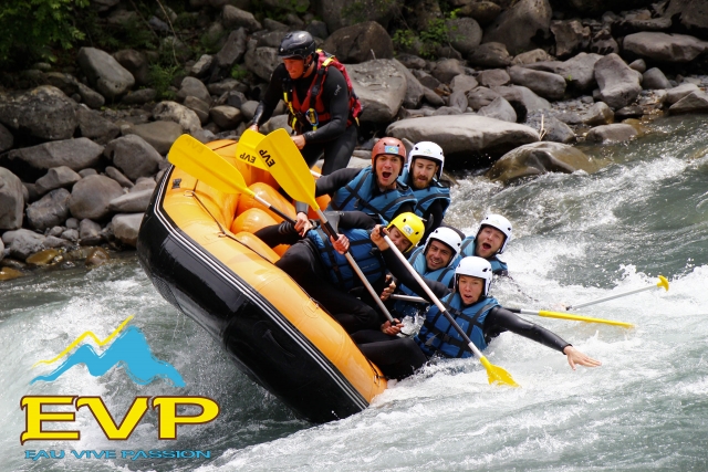  Fuertes sensaciones en el rafting
