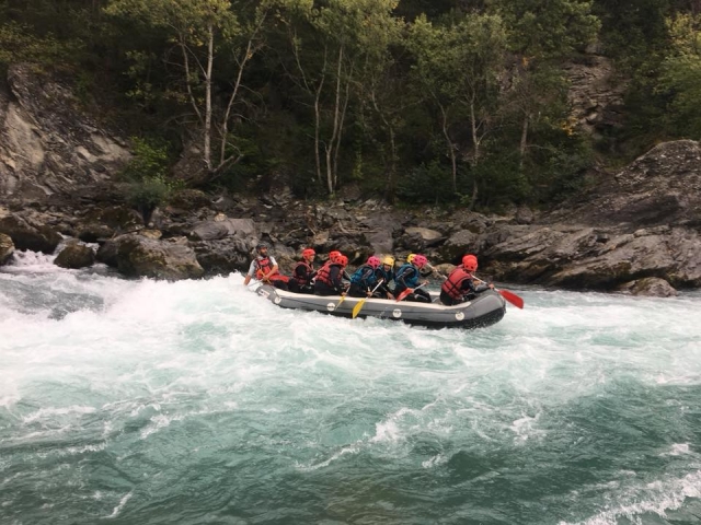 Paso por los rápidos en balsa 