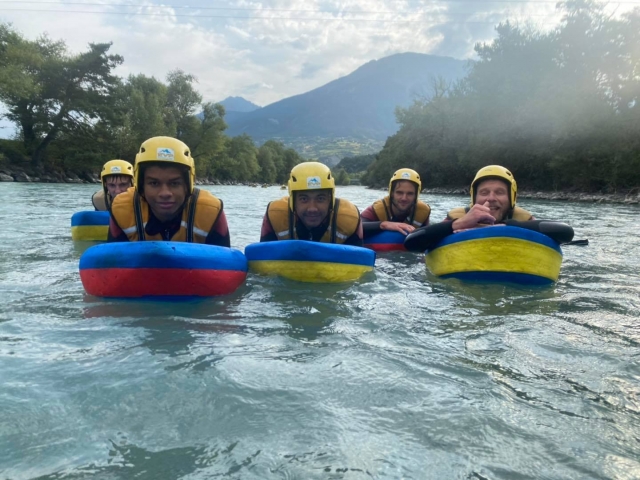  Foto de grupo en hidrospeed