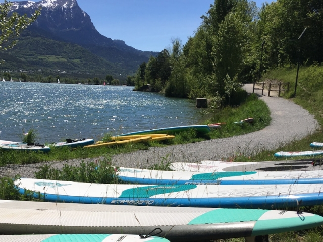 Salida de Stand Up Paddle en el lago de Serre Ponçon 2 horas