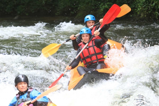  Descenso lleno de acontecimientos en cano-raft 