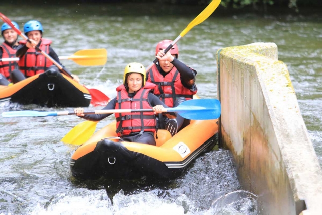  Canoa inflable con amigos