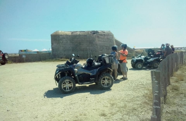  Cuatrimotos al borde de la playa 