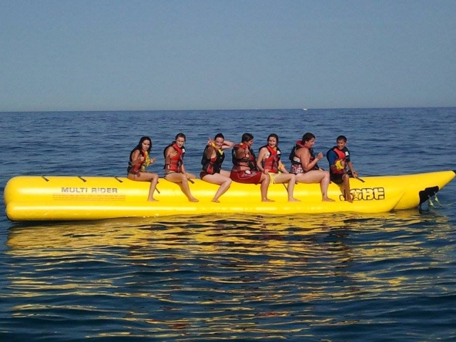  Salida en boya remolcada entre amigos 
