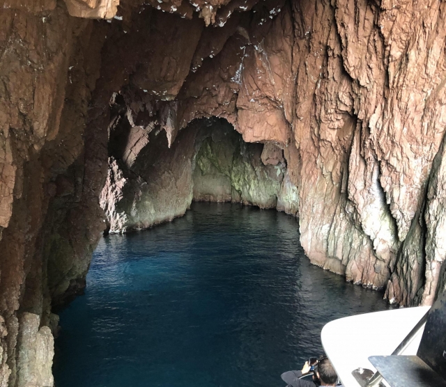  Pasaje bajo la cueva