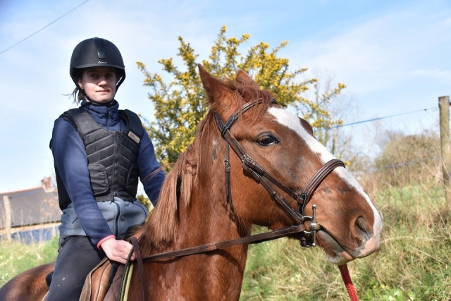  Jinele a caballo 