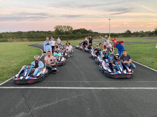Circuito de karts al atardecer