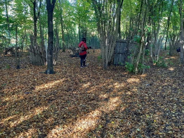  Juego de gotcha en el bosque 