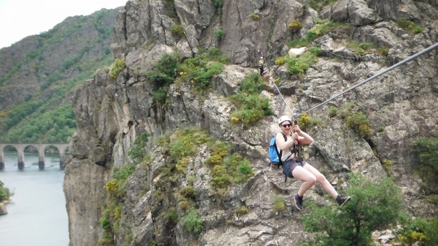  Bono: ¡una tirolesa!