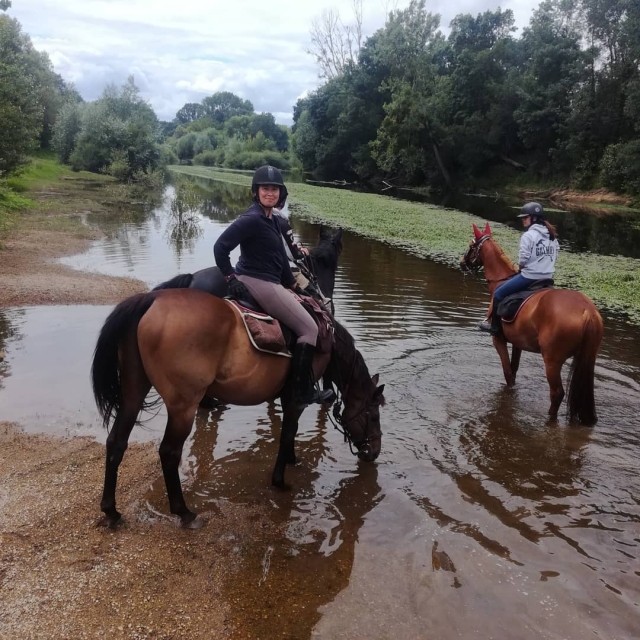  Descanso en el agua del río 