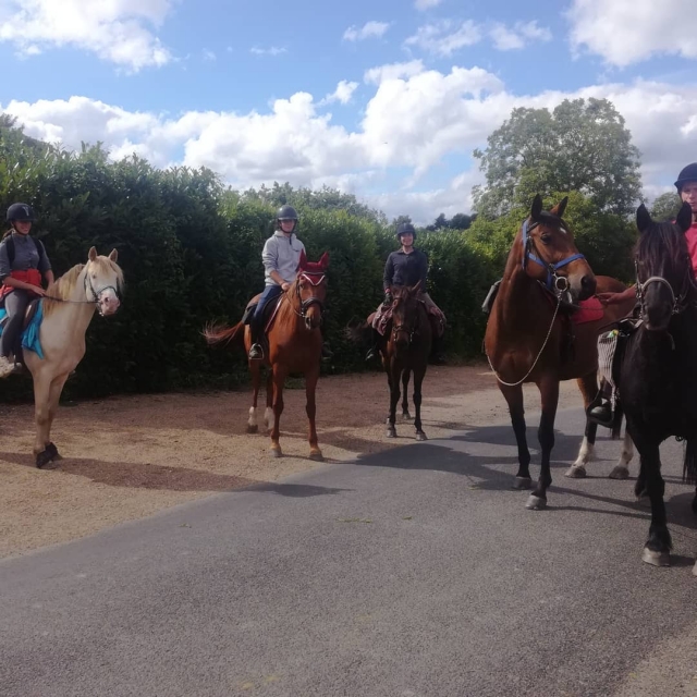  Paseo a caballo hacia Tours 