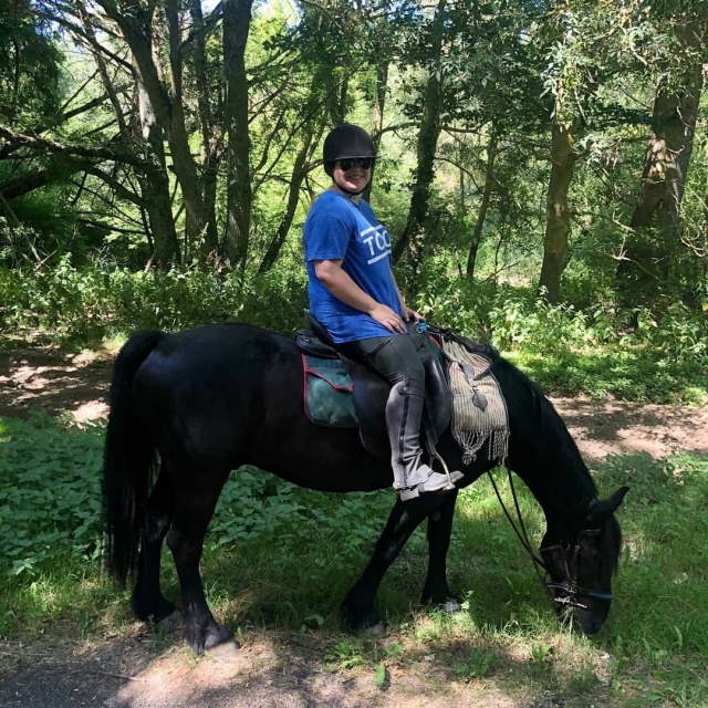  Paseo a caballo por el bosque 