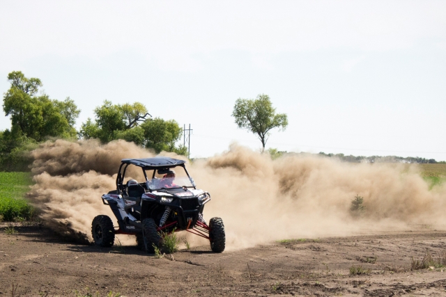 Manejar en un circuito de buggy en Agde 8 min - niño