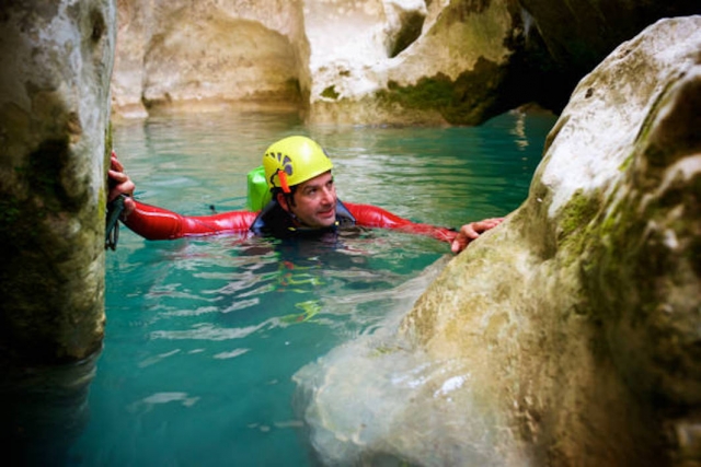  Nadar entre las rocas