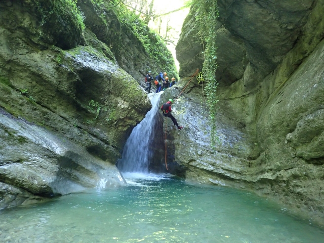  Pasa por las aguas cristalinas 