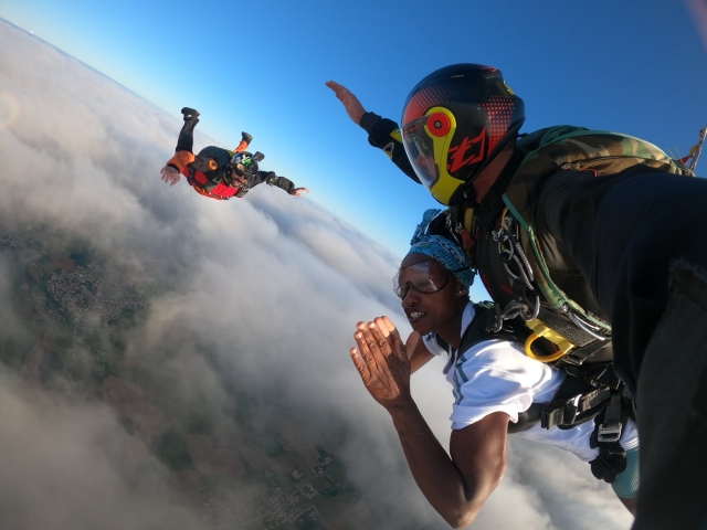  Selfie duranle el salto en paracaídas 