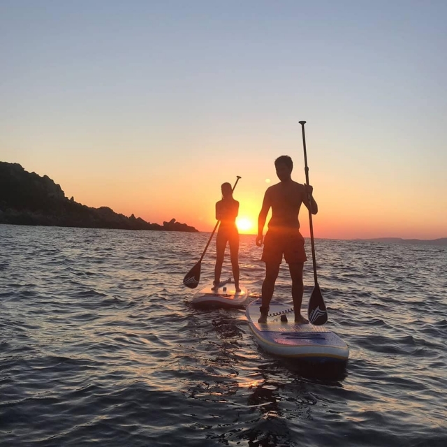  Camicrema en remo al atardecer 