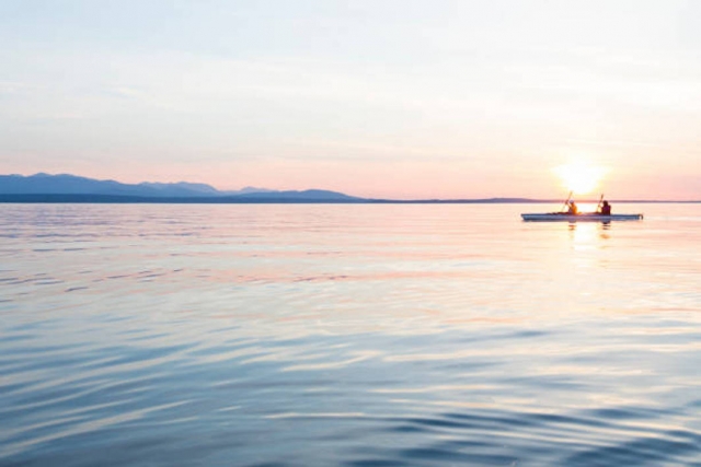  Kayak al amanecer 
