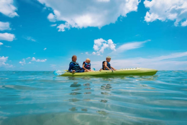  Familia en piragua kayak 