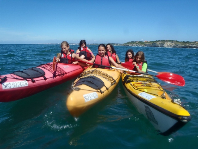  Camicrema en kayak con amigos 