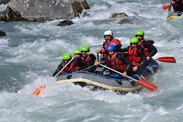 Rafting por los rápidos 