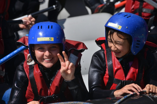 Sonrisas a bordo de la balsa