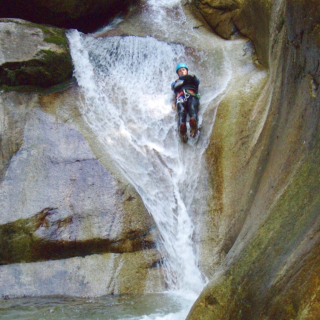 Tobogán natural en el cañón de Sousséou