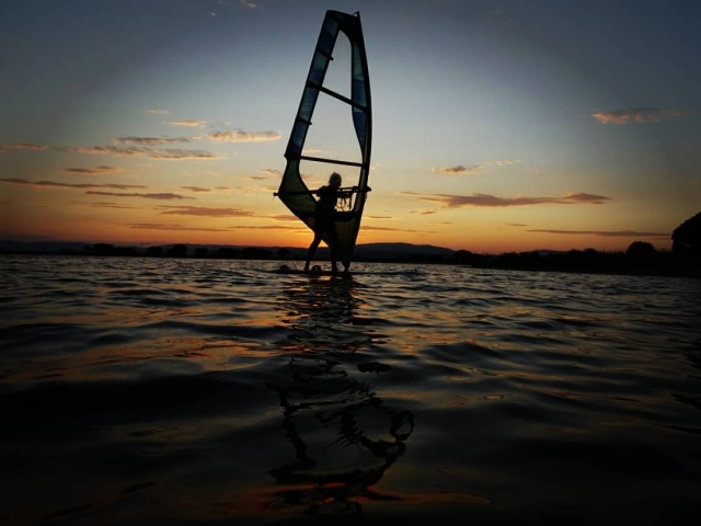 Windsurf al atardecer