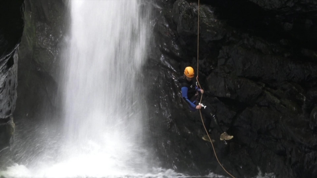  Cerca de la cascada