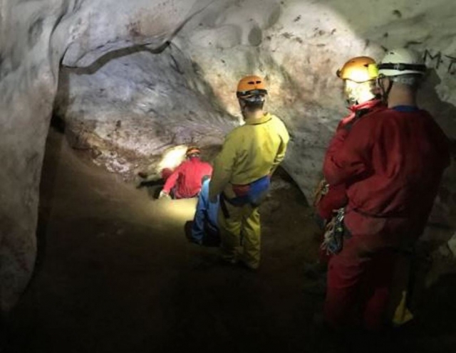 Exploración de la gruta 