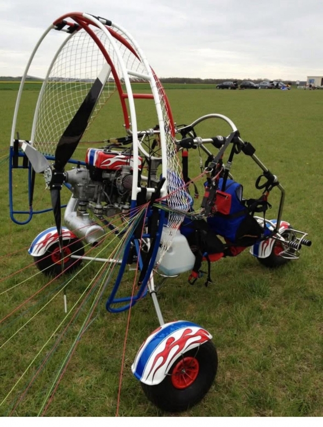 En la zona de despegue con el paramotor 