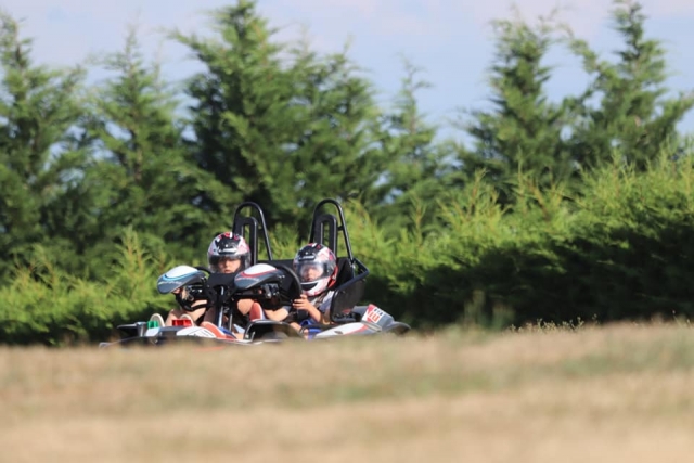  Viaje de go go go go go go karting con familiares y amigos 