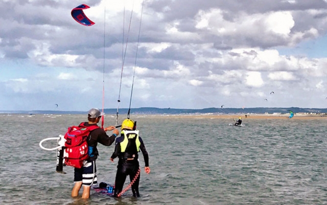  Clases de kitesurf en Bayeux - 999 - Briefing del instructor 
