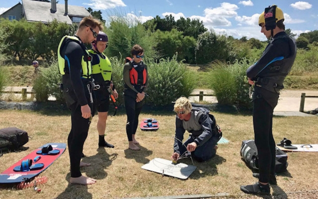  Aprende kitesurf con un instructor 