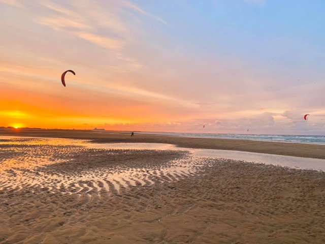  Kitesurf al atardecer 